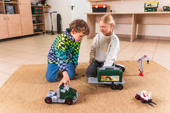 klein Bosch Schraubtruck Set mit Akkuschrauber Ixolino